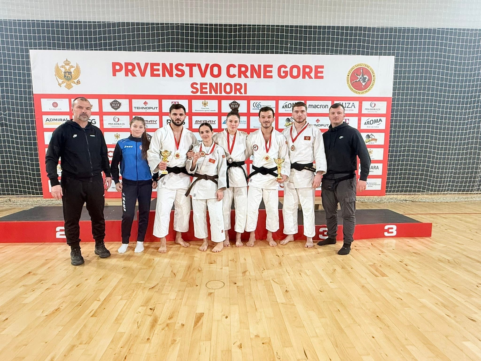 Džudo klub Ibar ostvario je izuzetan uspjeh na Državnom prvenstvu Crne Gore za seniore, potvrdivši status najbolje muške seniorske ekipe u državi