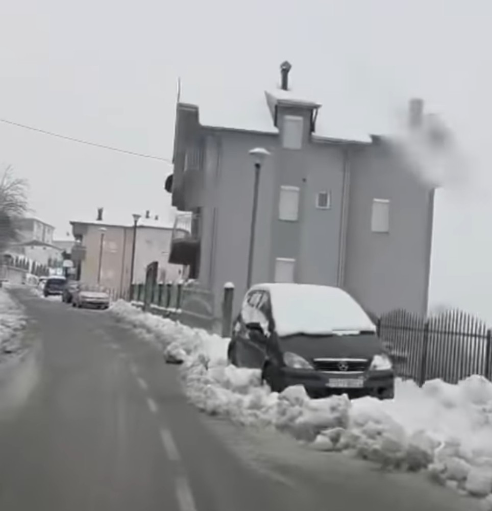 Komunalno Rožaje: Apel građanima da uklone nepropisno parkirana vozila