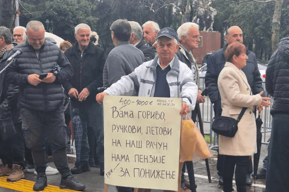 Penzioneri ispred Skupštine: Poručili da ne mogu živjeti dostojanstveno