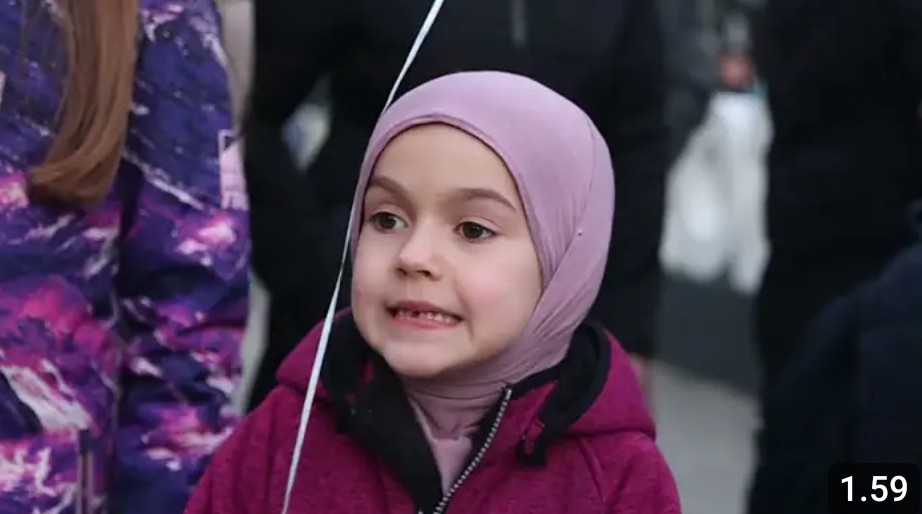 U susret Ramazanu: Medžlis IZ Rožaje priredio dječiji defile i svečani vatromet na Gradskom trgu