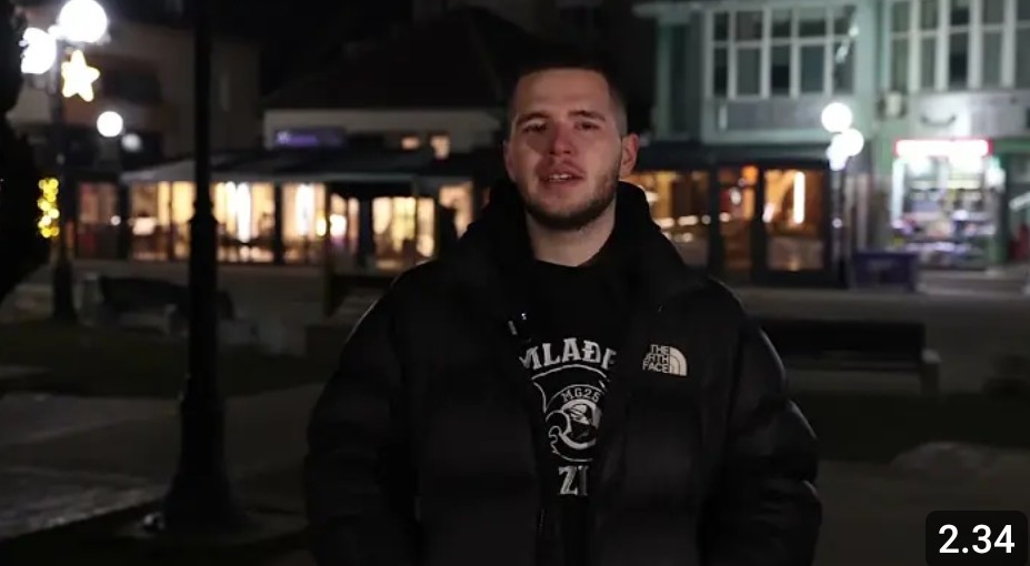 Navijačka grupa “Gazije“ organizovala spektakl na Gradskom trgu u Rožajama