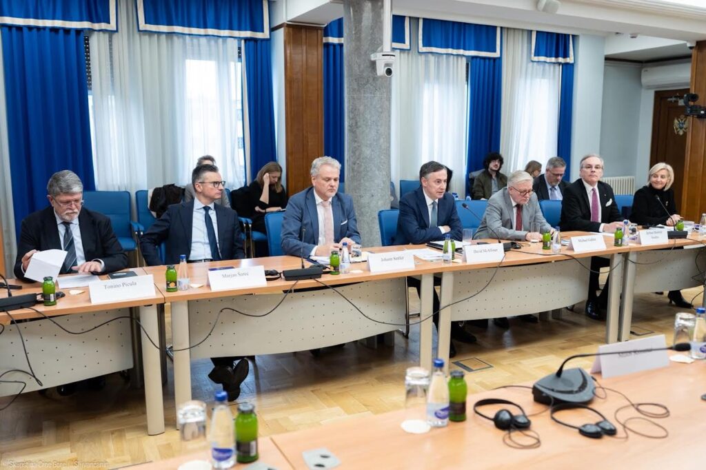 Šehović na sastanku sa EU parlamentarcima: Evropa ne smije zatvarati oči pred vrijednosnim sunovratom u Crnoj Gori 1 lkjhgfdrfytghnjmk Radio televizija Rožaje