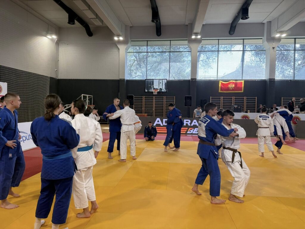 Ajla Šahić vicešampionka Crne Gore u konkurenciji kadeta 1 654299689 1825242465076404 3993659872936545016 n Radio televizija Rožaje