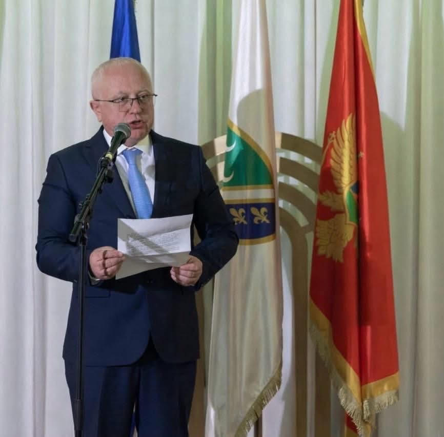 Čestitka predsjednika Bošnjačkog vijeća u Crnoj Gori Sulja Mustafića povodom Ramazanskog bajrama upućena Reisu Islamske zajednice Rifatu Fejziću i svim pripadnicima islamske vjere u Crnoj Gori i dijaspori