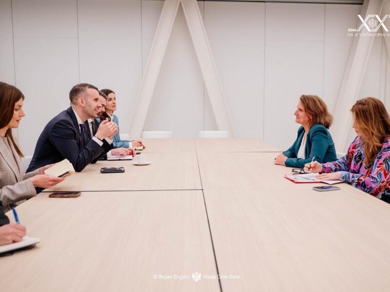 HFjR1dlWIAAfn S 599x900 Radio televizija Rožaje