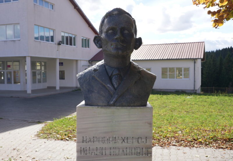 Spomen bista narodnog heroja Miluna Ivanovica. Foto Avlija 1000x555 1 Radio televizija Rožaje