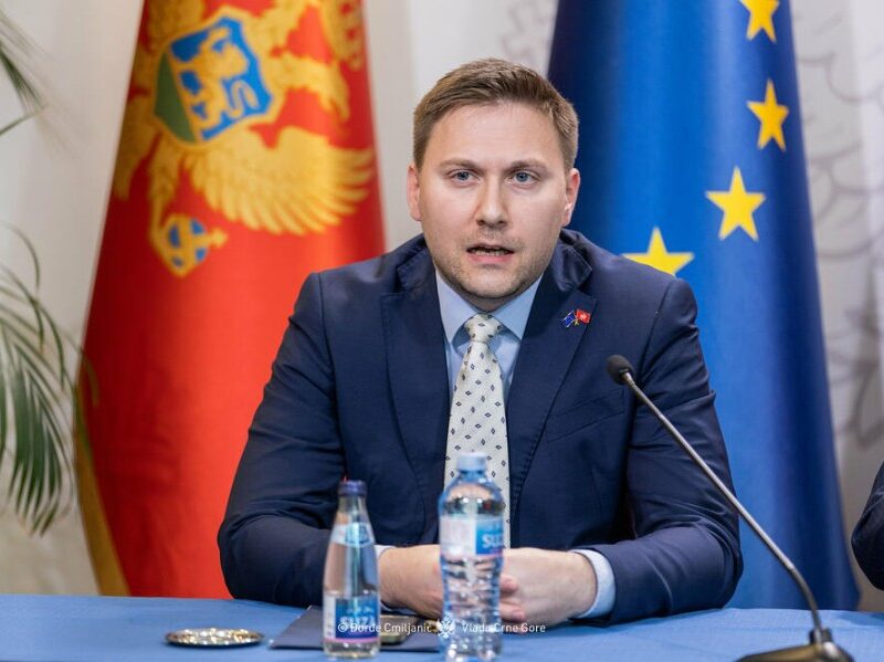 5556786 53602180165 2d5920b0a8 k ls 599x900 Radio televizija Rožaje