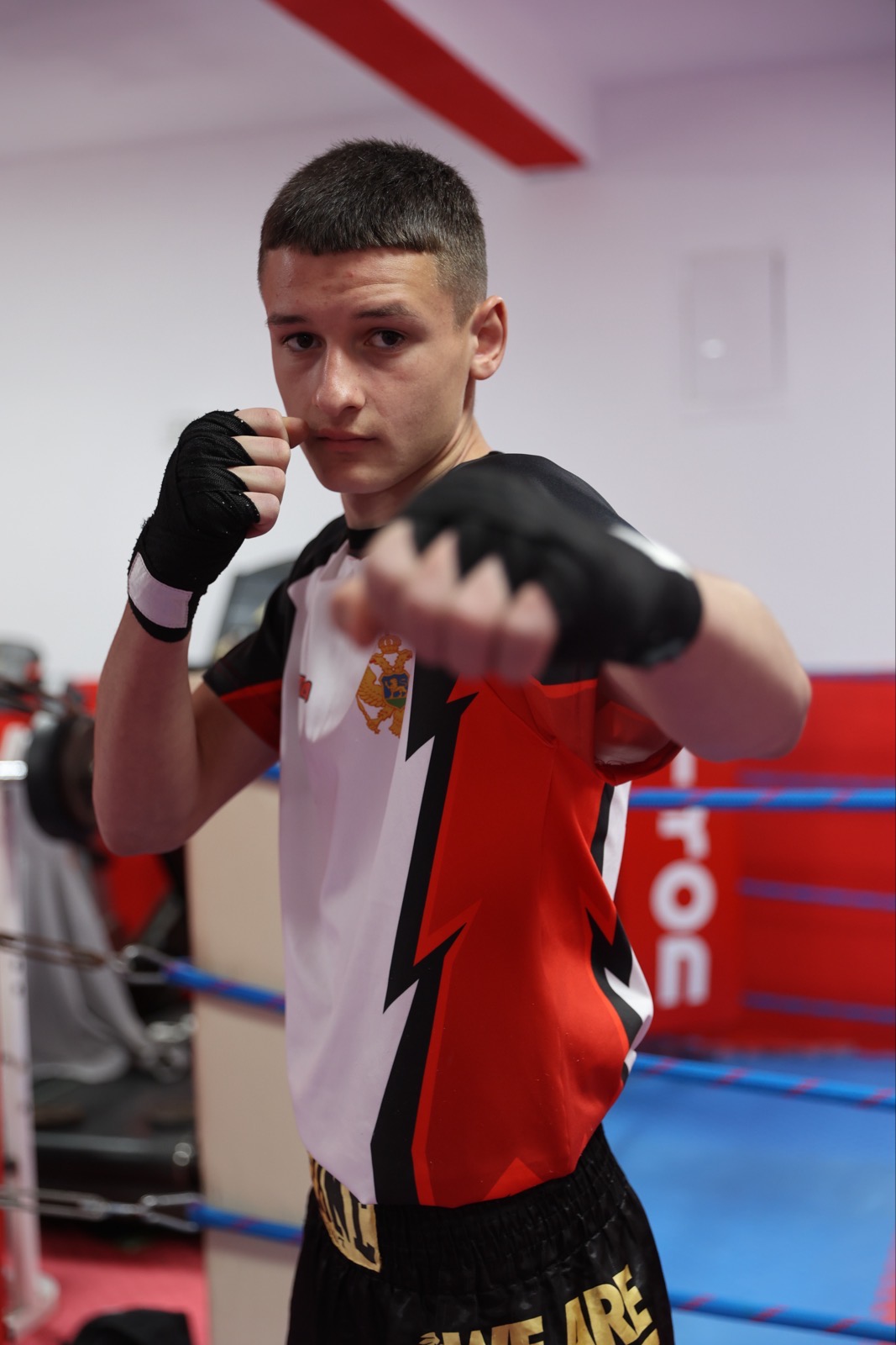 Kik boks klub Kik boks klub Warriors sa ponosom objavljuje da je borac tog Almin Skenderović pozvan u reprezentaciju Crne Gore u kik boksu