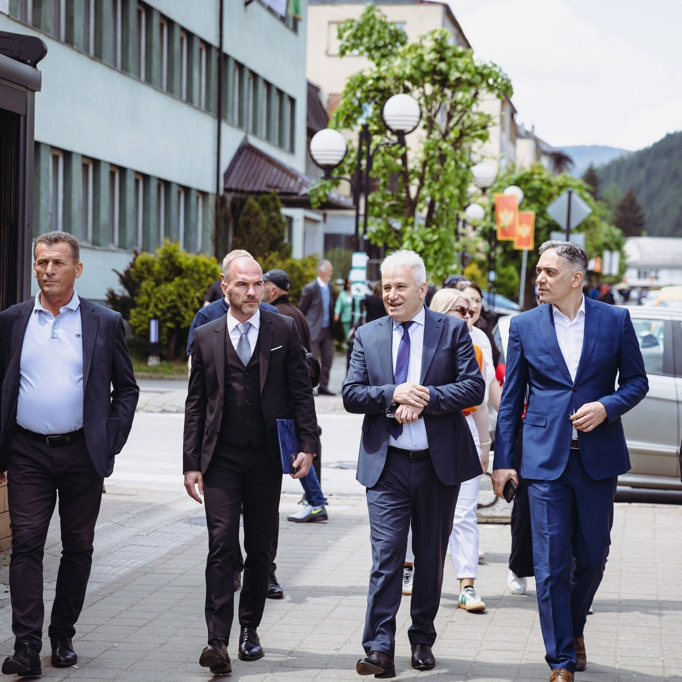 Povodom Dana Evrope na gradskom trgu organizovani su izložba likovnih radova i đački bazar, koji su okupili predstavnike institucija, međunarodne zajednice, obrazovnog sektora i građane