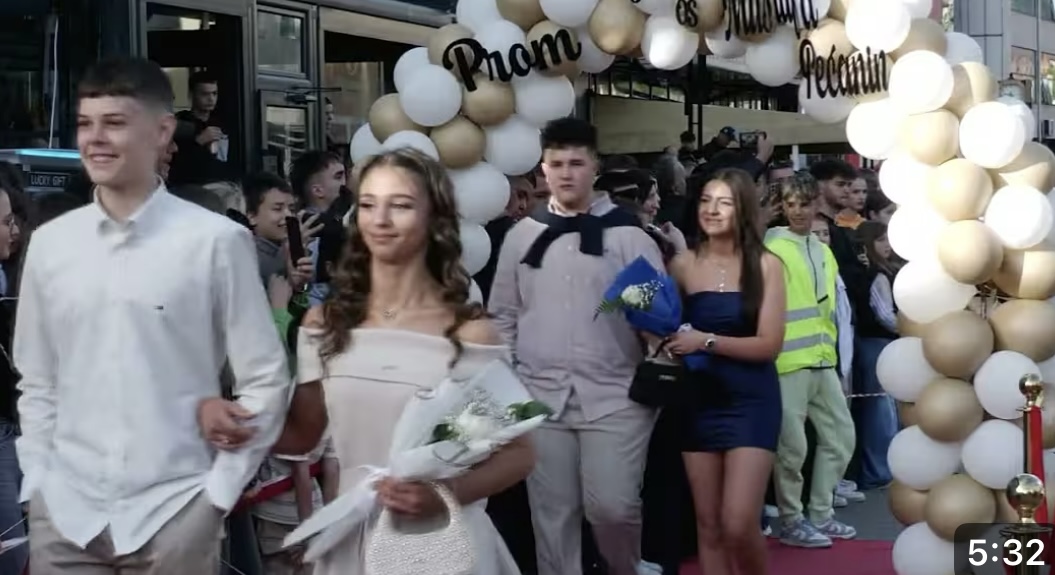 Svečani defile polumaturanata OŠ “Mustafa Pećanin” ✨