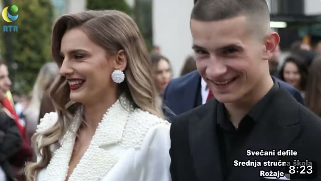 Svečana šetnja maturanata Srednje stručne škole : Veče elegancije i ponosnih koraka