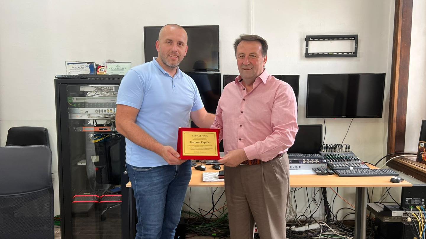 Hajran Pepić uručio vrijednu donaciju Radio televiziji Rožaje