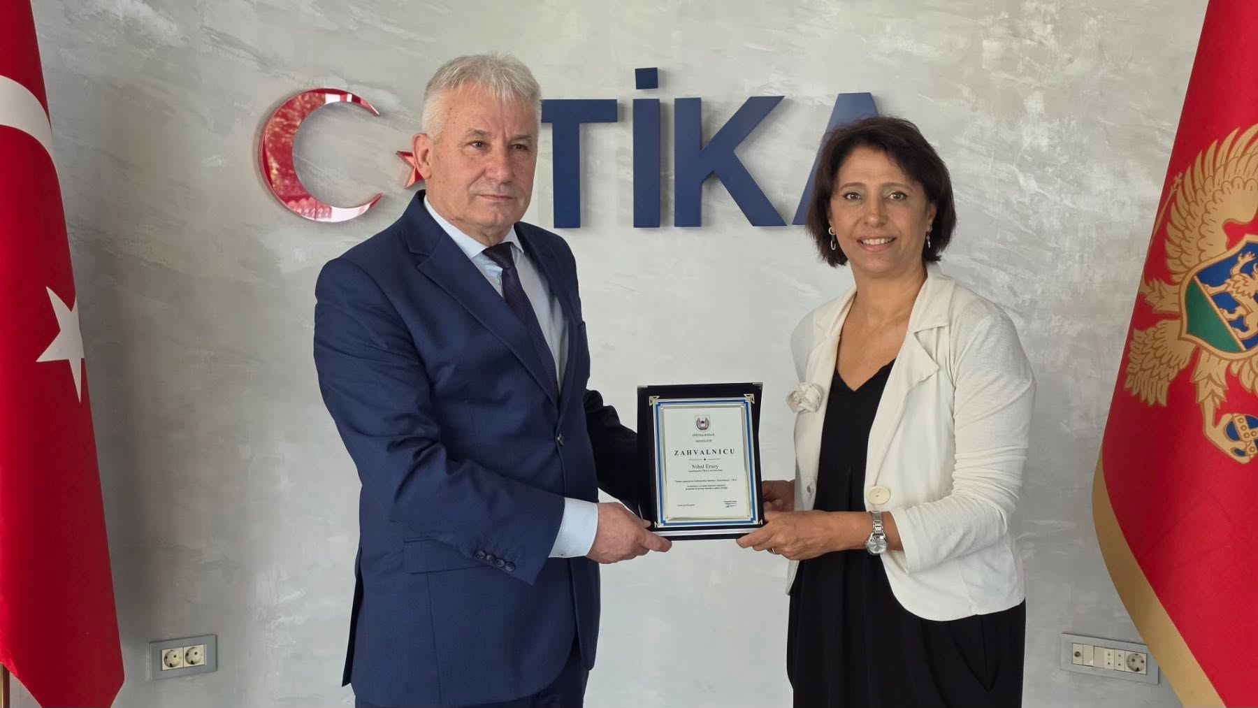 Predsjednik Opštine, Rahman Husović uručio zahvalnicu koordinatorki TIKA-e u Podgorici