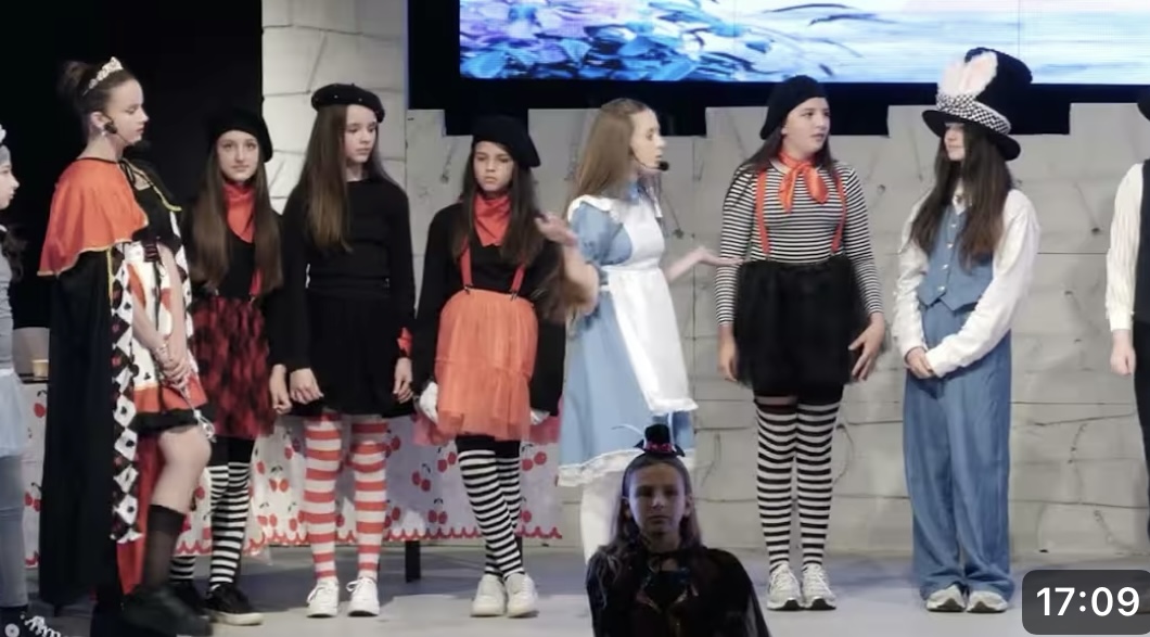 Predstava Alisa u zemlji čuda