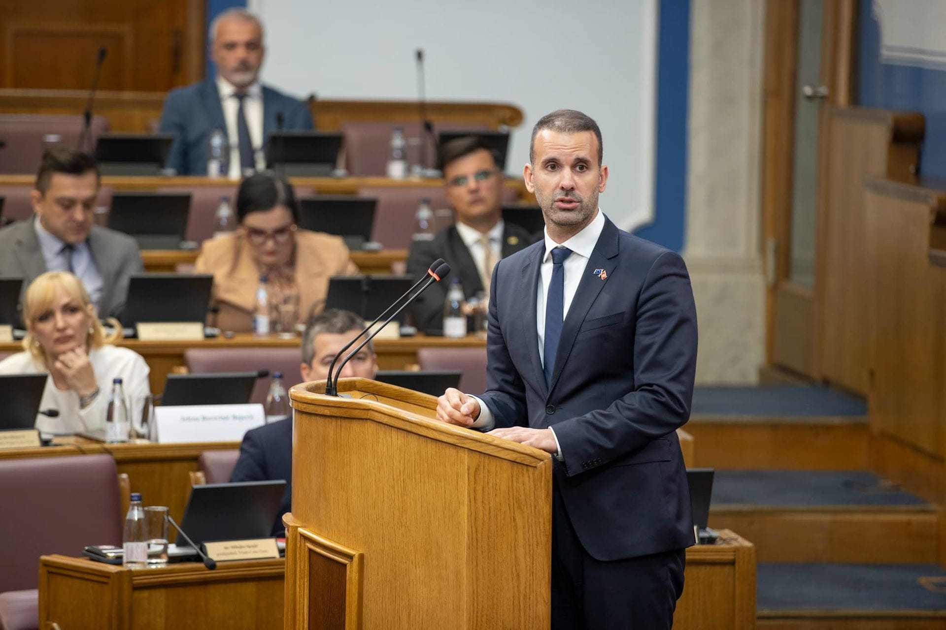 Premijerski sat: Spajić odbacio optužbe opozicije, u fokusu avio-saobraćaj, aerodromi i rekonstrukcija Vlade