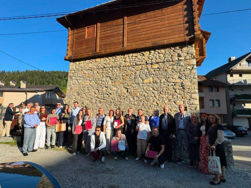 U Rožajama svečano uručene stipendije, plakete i zahvalnice Fondacije prof. dr Ernes Erko Kalač