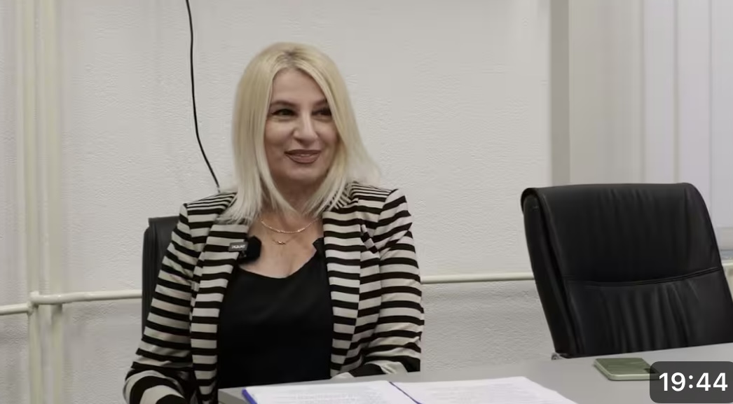 Adna Hodžić učenica generacije OŠ “Mustafa Pećanin”: Od državnih takmičenja do poezije 🏆📖