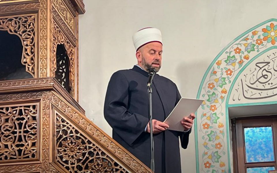 Fejzić: Šta očekivati od građana kada funkcioneri vlasti oplakuju genocidaša?