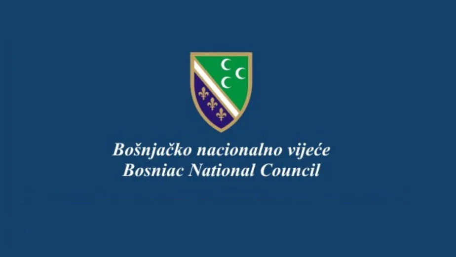 BOŠNJAČKO NACIONALNO VIJEĆE U SRBIJI : DRŽAVNE POČASTI ZA RATNOG ZLOČINCA SU OPASNA PORUKA DRŽAVE
