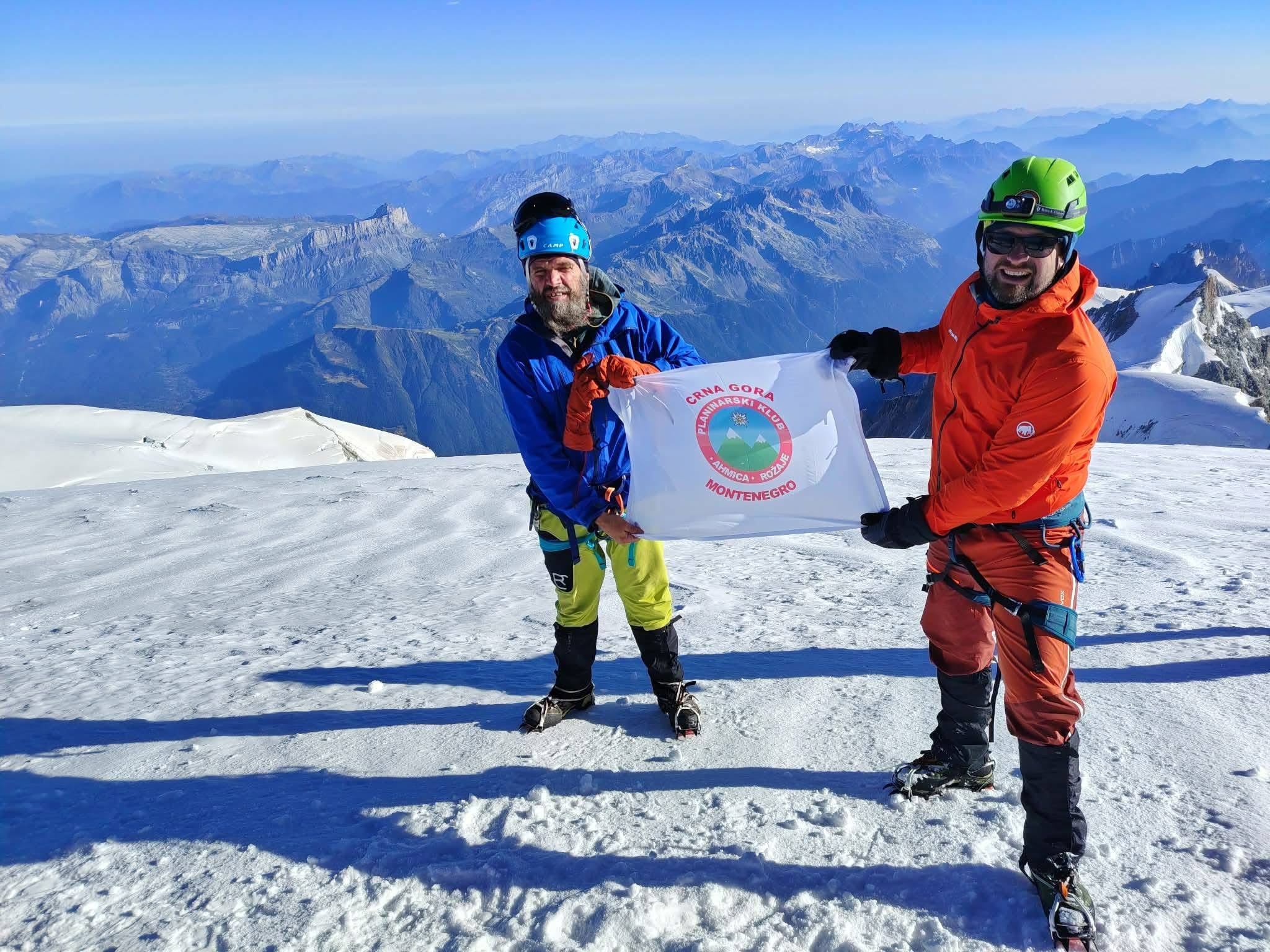 Dvojica članova Planinarskog kluba Ahmica iz Rožaja, Ensar Zejnelagić i Dženan Spirtović, uspješno su osvojili Mont Blanc (4.807 m), najviši vrh Alpa i Zapadne Evrope, ostvarivši tako izuzetan planinarski podvig