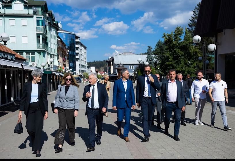 Predsjednik Opštine Rožaje Rahman Husović sastao se sa regionalnom direktorkom UNDP-a Ivanom Živković 1 813939923 1082955441403723 5710797835521624514 n Radio televizija Rožaje
