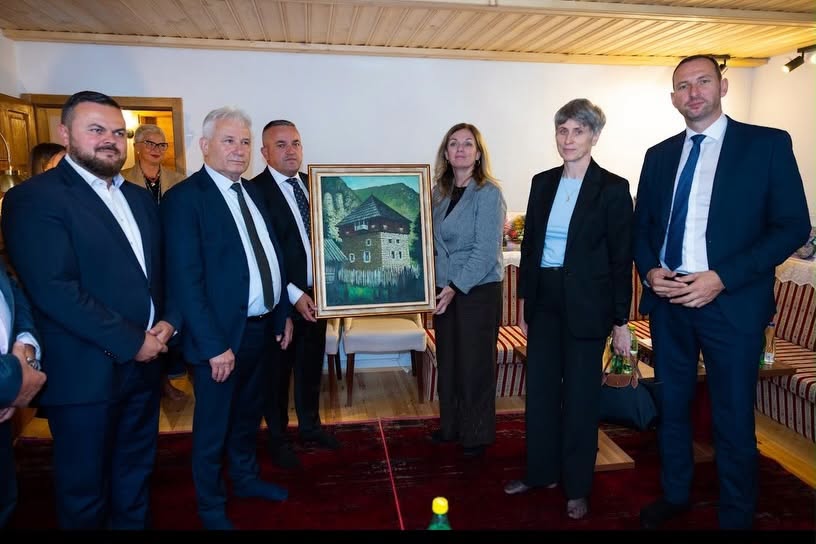 Predsjednik Opštine Rožaje Rahman Husović sastao se sa regionalnom direktorkom UNDP-a Ivanom Živković