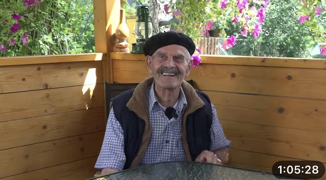 Zeka Mujević (92) čuva uspomene jednog vremena: Pjesmu iz vojske i danas pamti