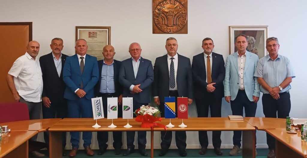 Predstavnici Bošnjačkog vijeća u Crnoj Gori razgovarali sa ministrom obrazovanja i rektorom Tuzlanskog Univeziteta o unapređenju saradnje u obrazovanju i podršci studentima 1 IMG 9954 1 Radio televizija Rožaje